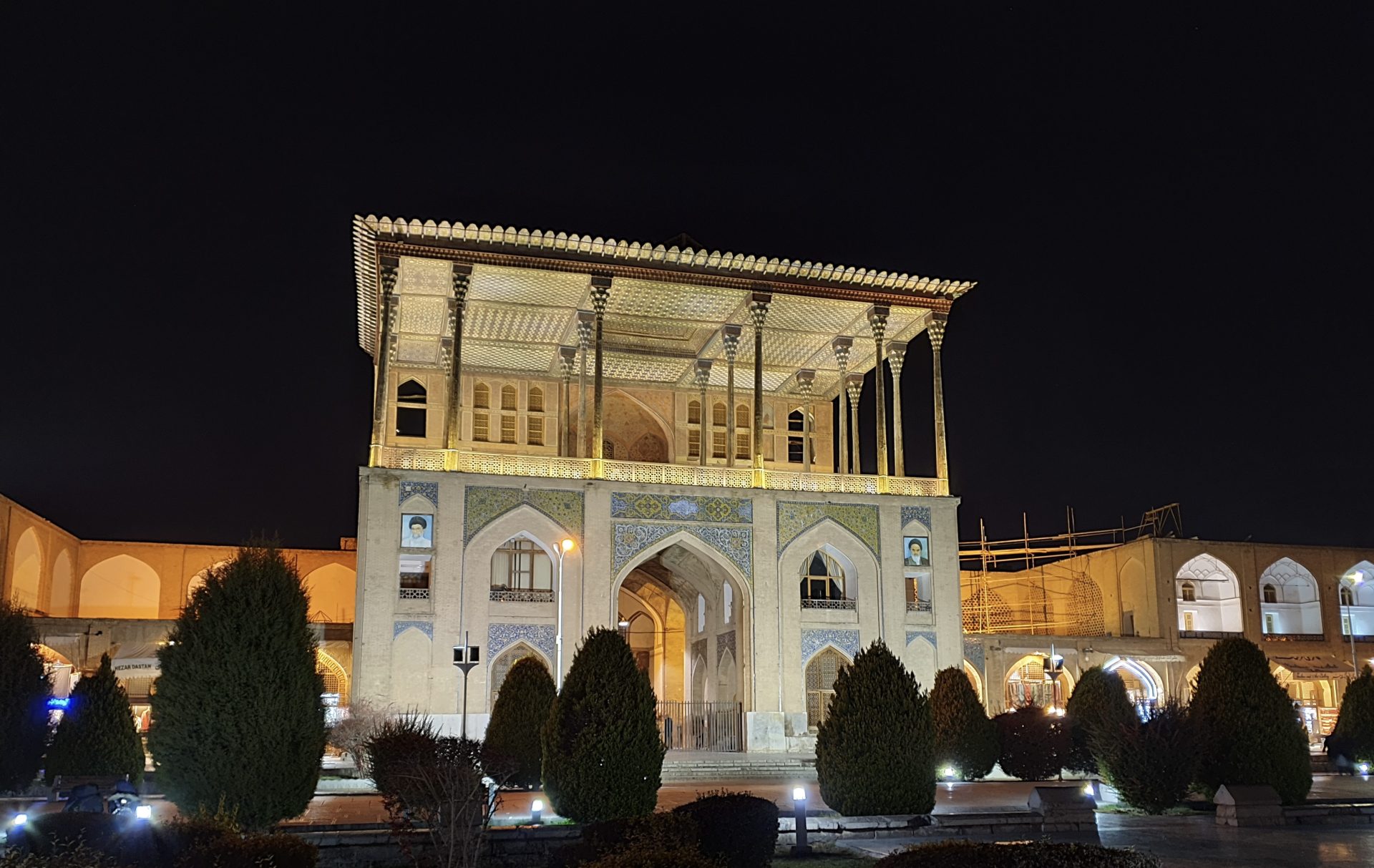 Ali Qapu Palace at night