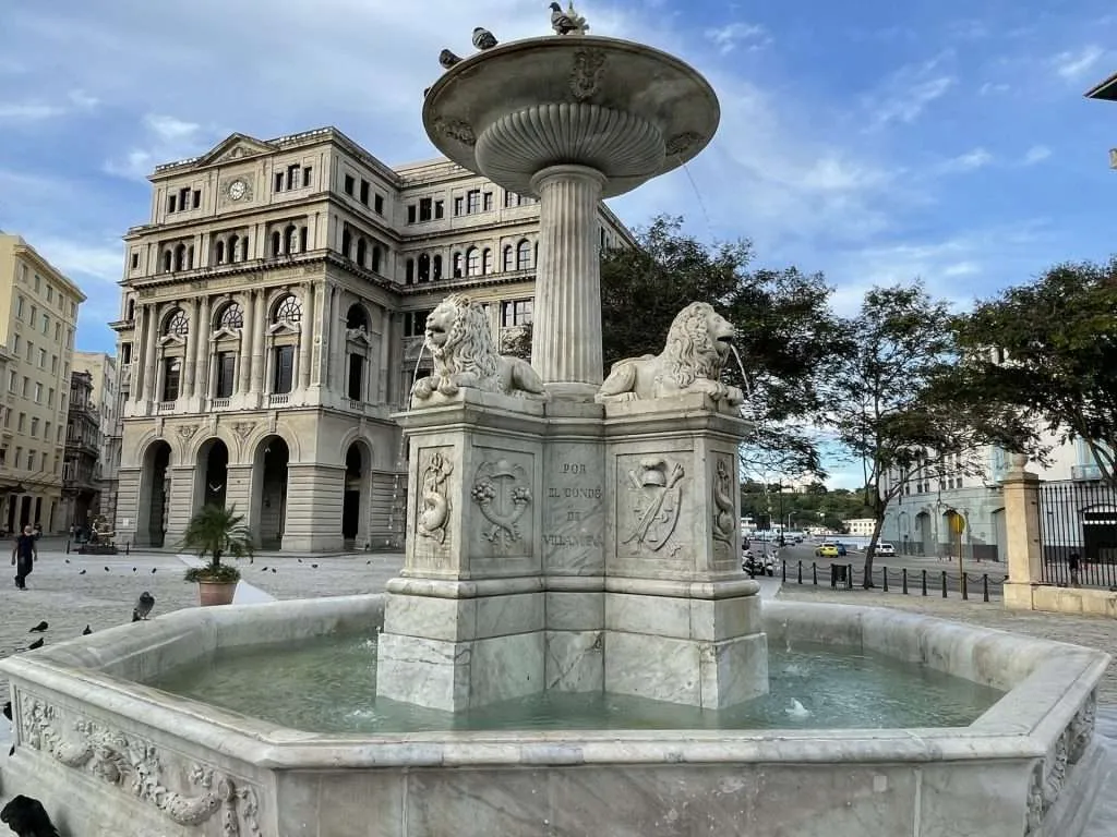Fuente de los Leones fountain in Plaza de San Francisco de Asís