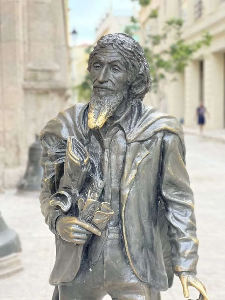 El Caballero de Paris in Plaza de San Francisco de Asís