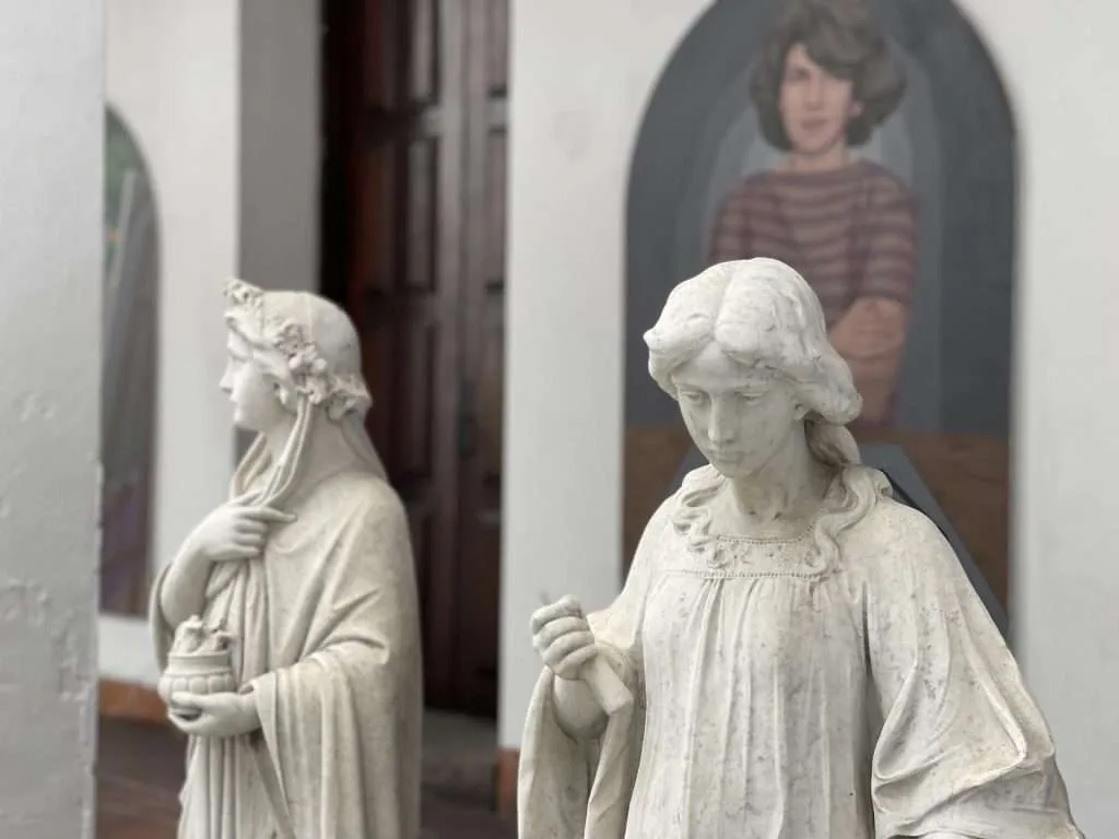 Statues in Museo Histórico Cabildo de Montevideo