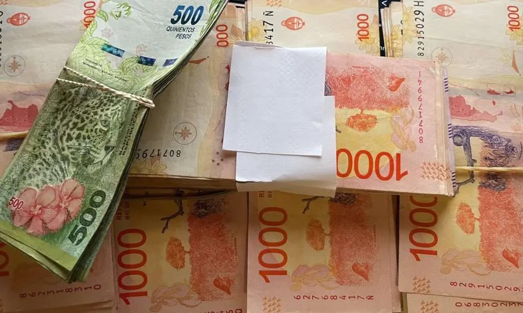 Argentina Pesos at Dólar Blue exchange rate