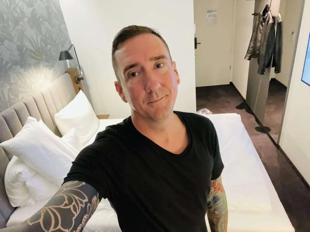 In my room in the Motel One Bonn-Hauptbahnhof