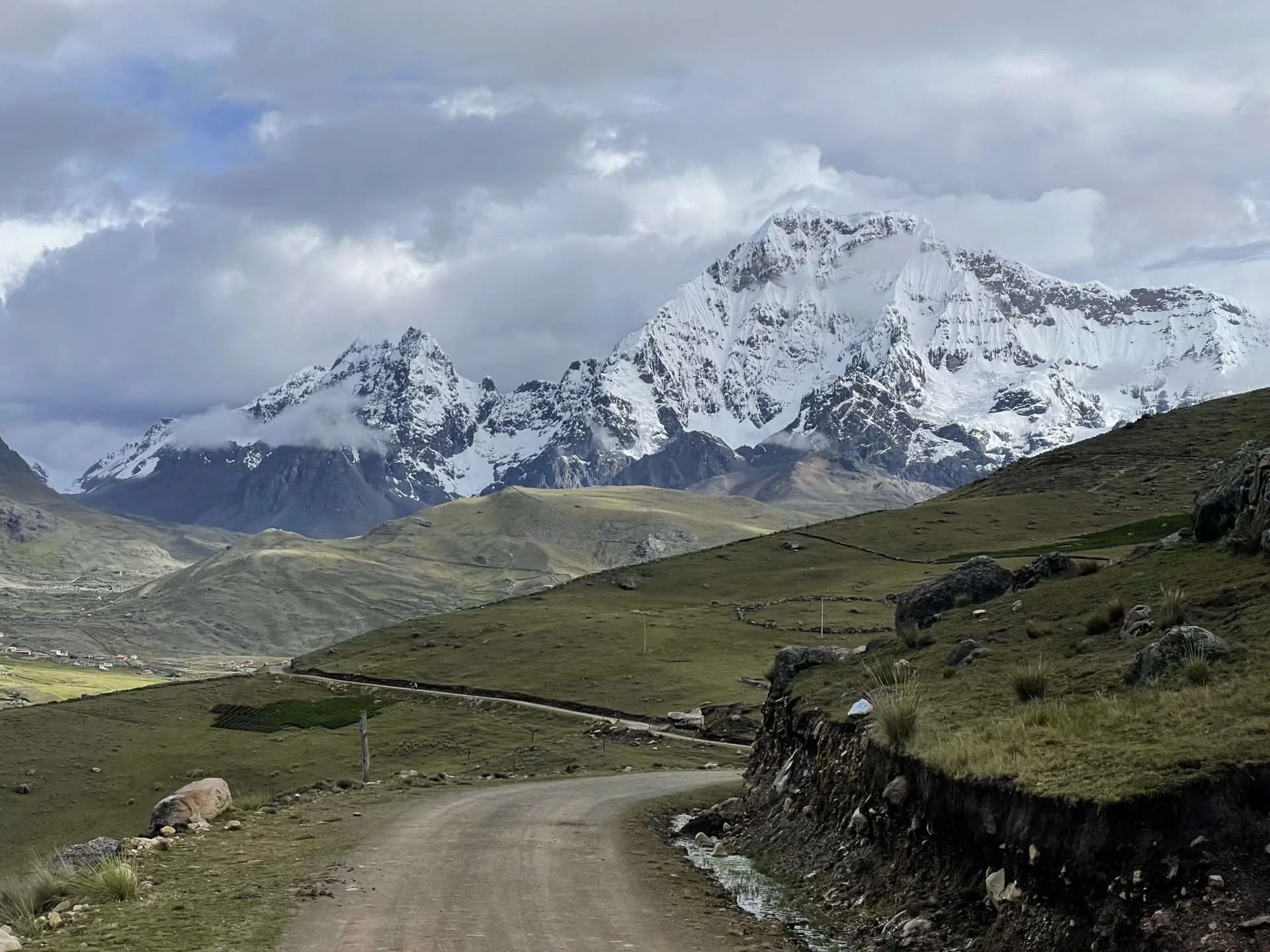 Ultimate Road Trip Peru: Cusco to Puerto Maldonado via Ausangate!